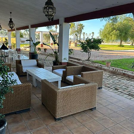 Villa Cortijo La Amazona à Séville Extérieur photo