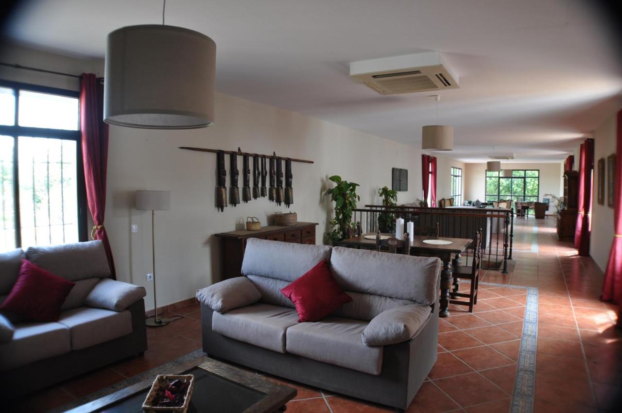 Villa Cortijo La Amazona à Séville Extérieur photo