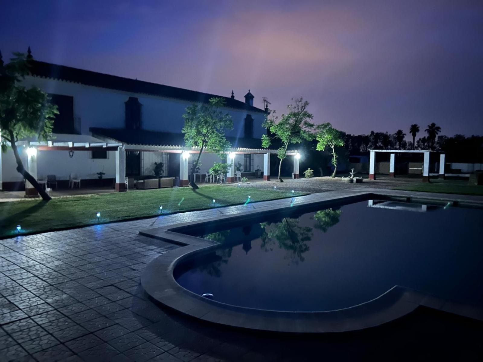 Villa Cortijo La Amazona à Séville Extérieur photo