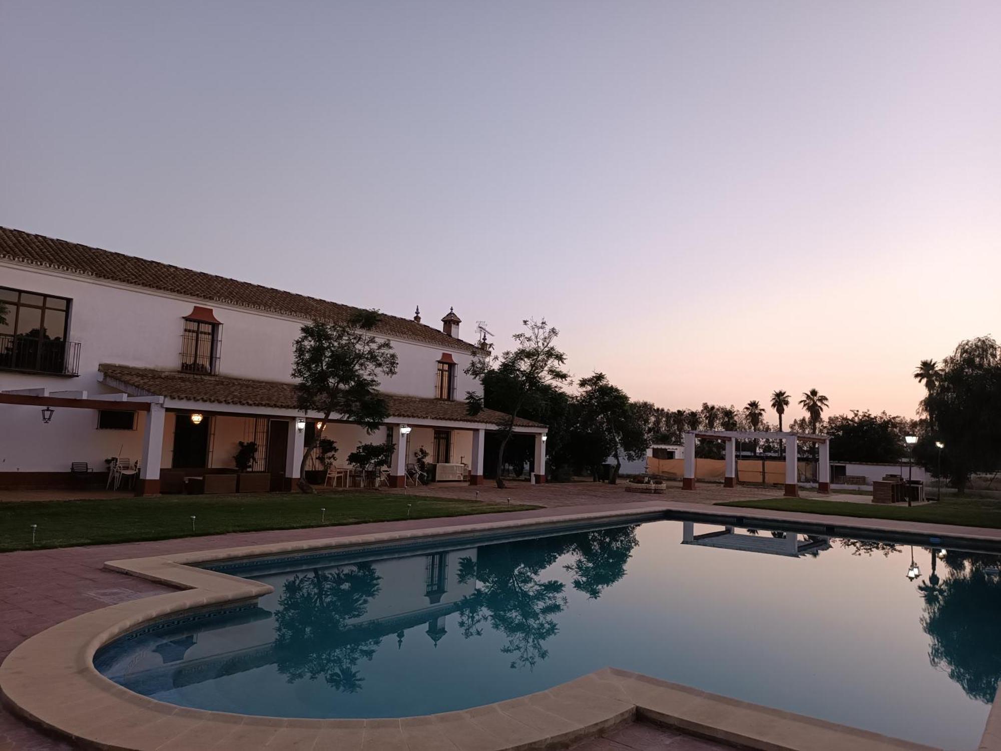 Villa Cortijo La Amazona à Séville Extérieur photo